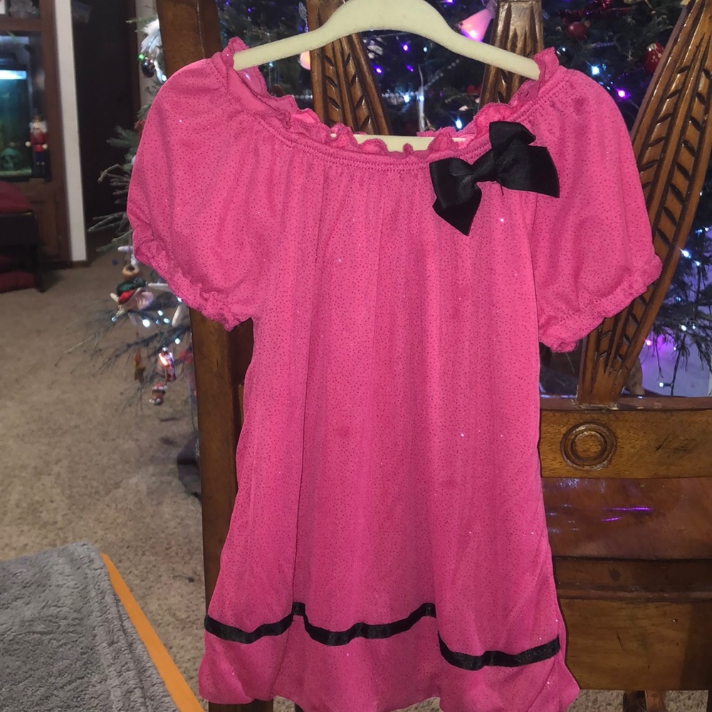 Girls Short sleeve bubble shirt w now accent.